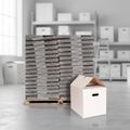 Pallet witte verhuisdozen